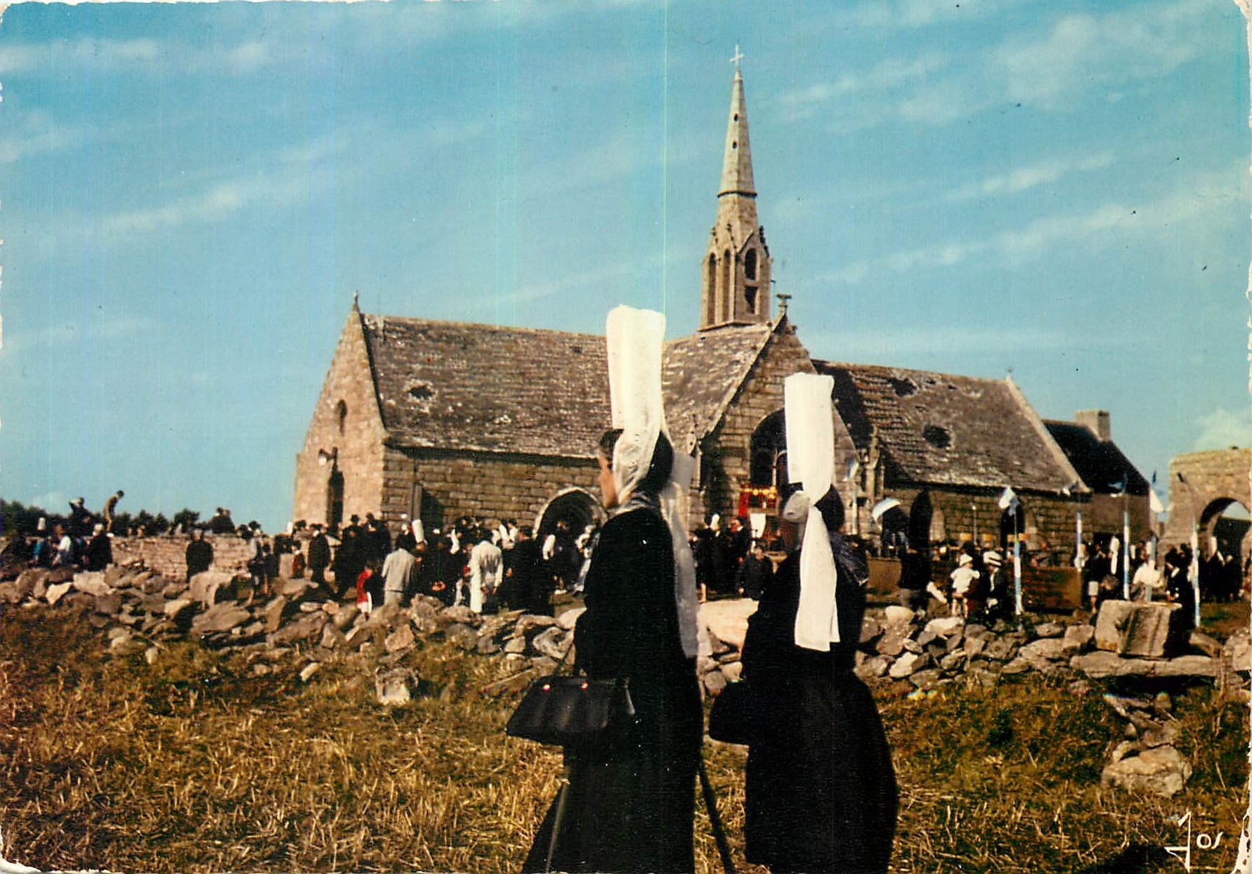 CPM La Bretagne en Couleurs Bigoudenes au pardon de Penhors Folklore