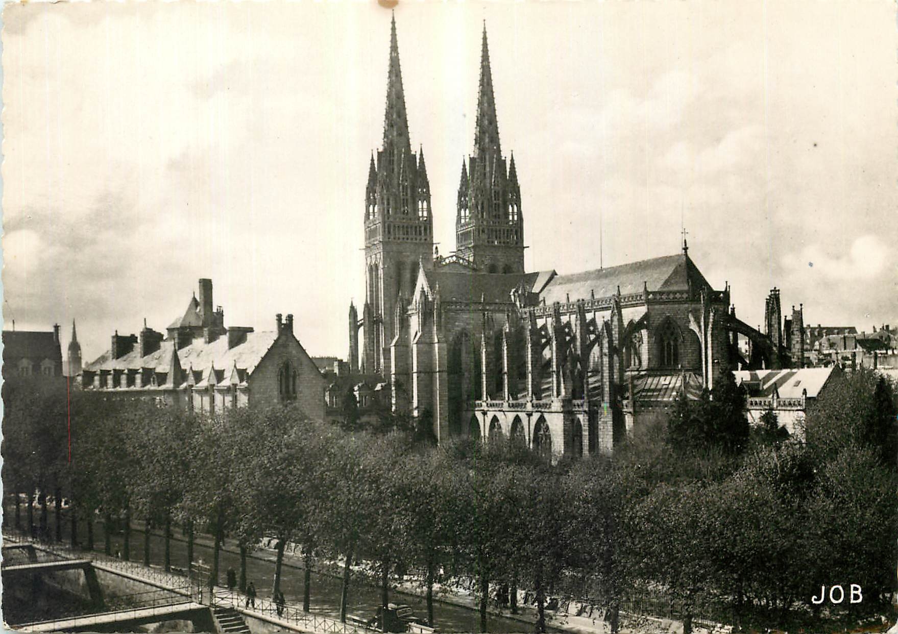 CPM Bretagne Les fleches de la Cathedrale de Quimper 