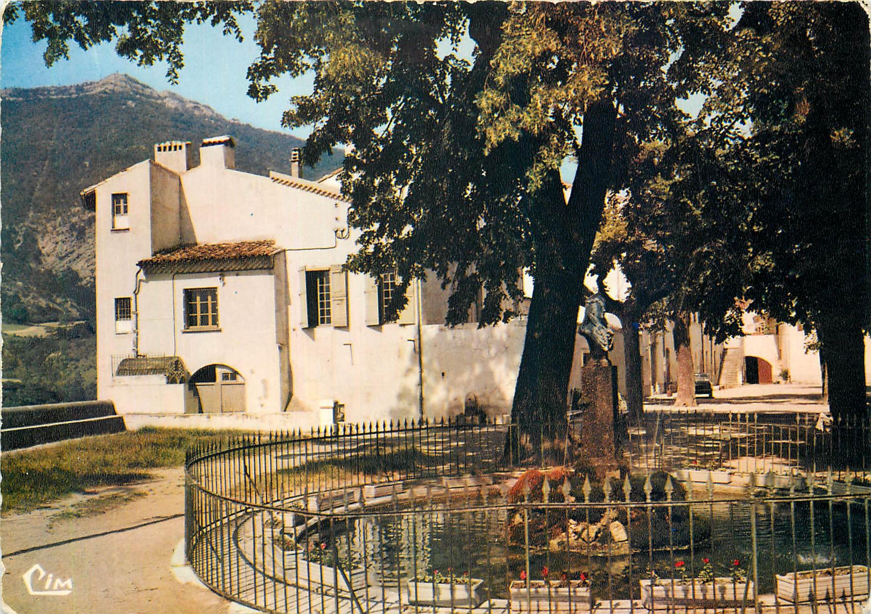 CPM Die Drome La Comtesse de Die Monument de la Comtesse et la Mairie 