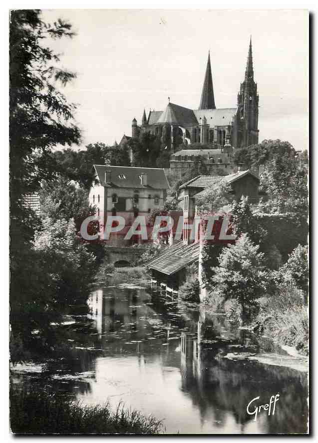 CPM En Beauce Chartres Eure et Loir Bords de l'Eure et la Cathedrale 