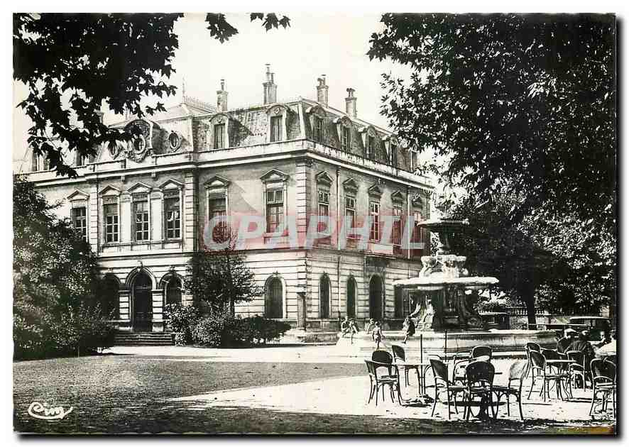 Montélimar (Drôme) — Place de l'Hôtel-de-Ville — éditeur C. Macon