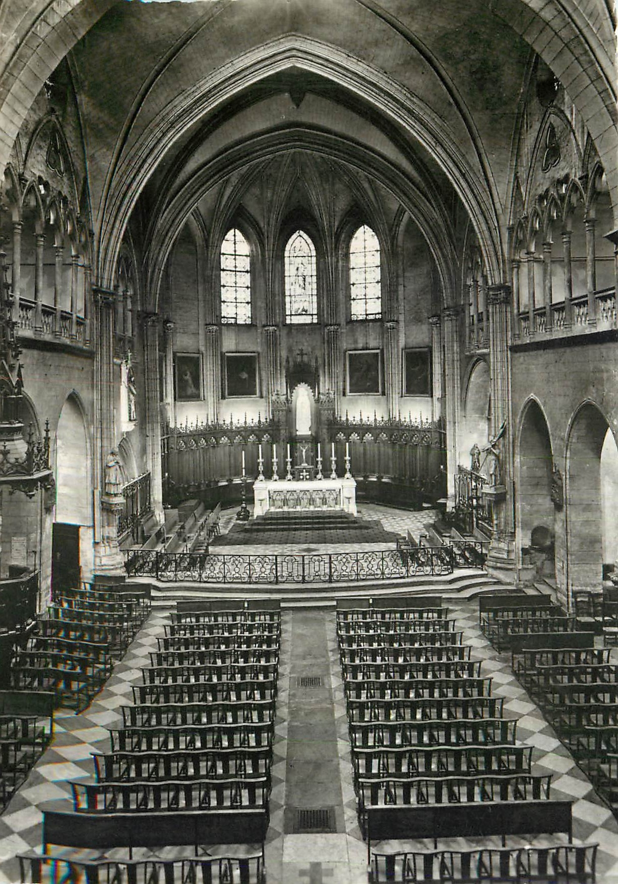 Montélimar — Collégiale Sainte-Croix — Intérieur vu du Grand Orgue