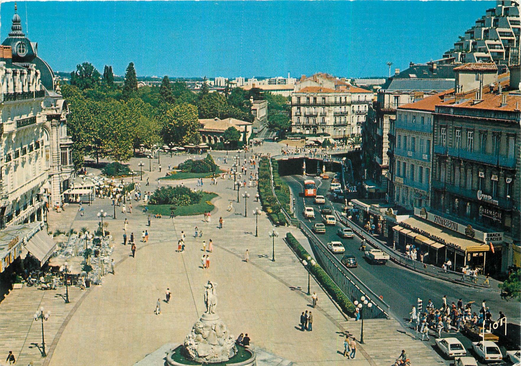 CPM Couleurs et Lumiere de France Montpellier Herault Place de la Comedie 