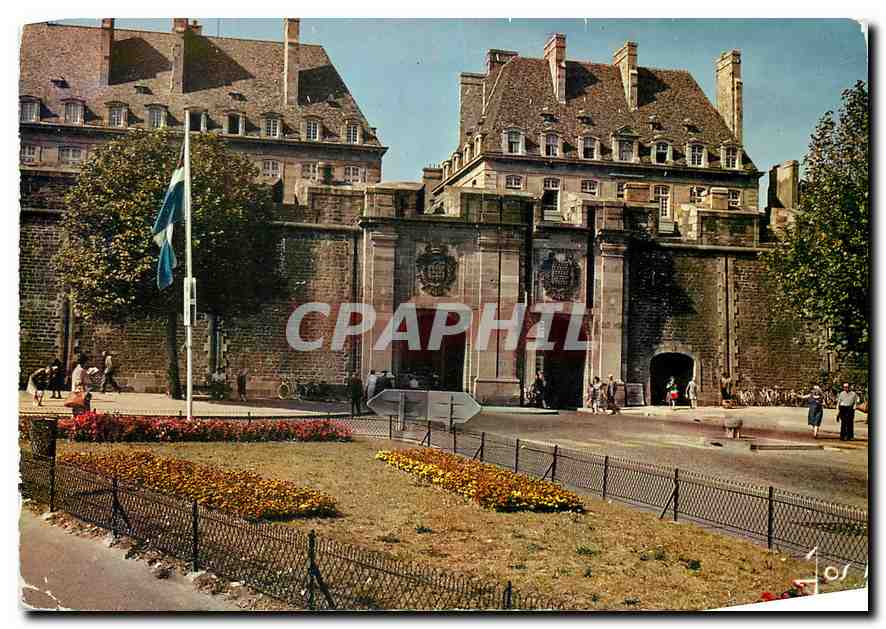 CPM La Bretagne en Couleurs Saint Malo I et V La Porte Saint Vincent et ses parterres fleuris