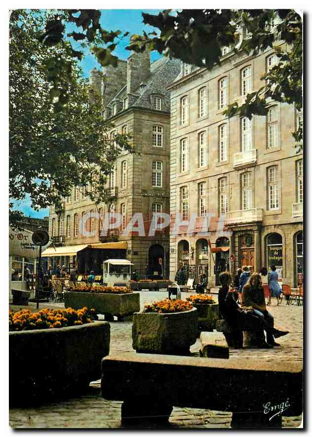 Saint-Malo, Cité Corsaire — La place Chateaubriand — Éditeur Emgé, n° 36
