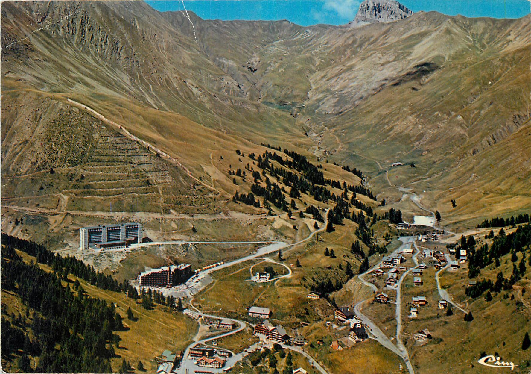 CPM La Foux d'Allos Alp de Hte Prov Station ete hiver Vue generale aerienne 