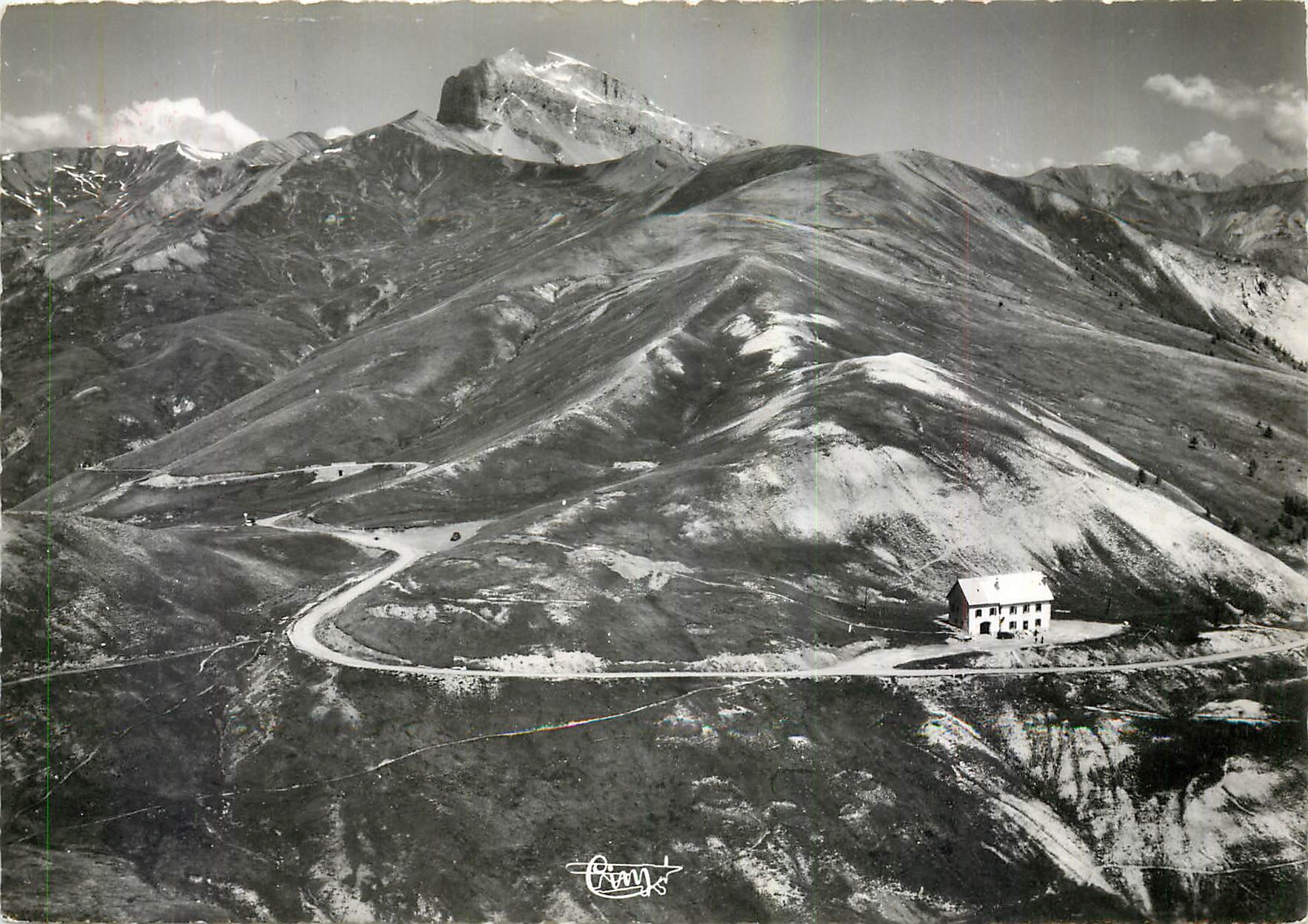 CPM Col d'Allos B Alpes Vue aerienne sur le Refuge du Col et la Grande Seolane 