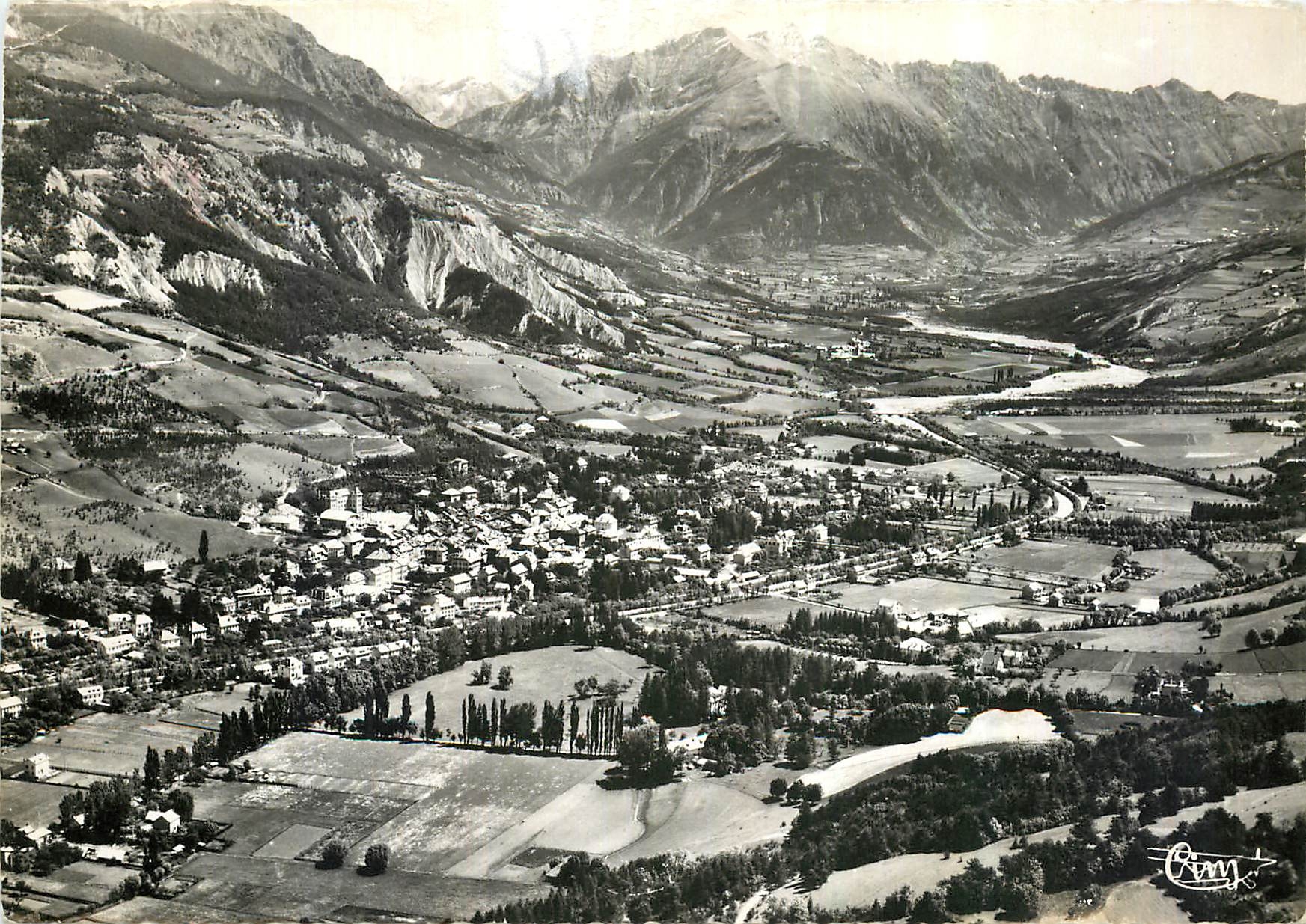 CPM Barcelonnette B Alpes Vue panoramique 