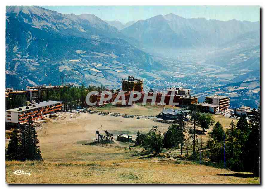 CPM Pra Loup Alpes de Hte Prov Station d'Honore Bonnet Ete Hiver Vue generale au loin Barcelonnette 