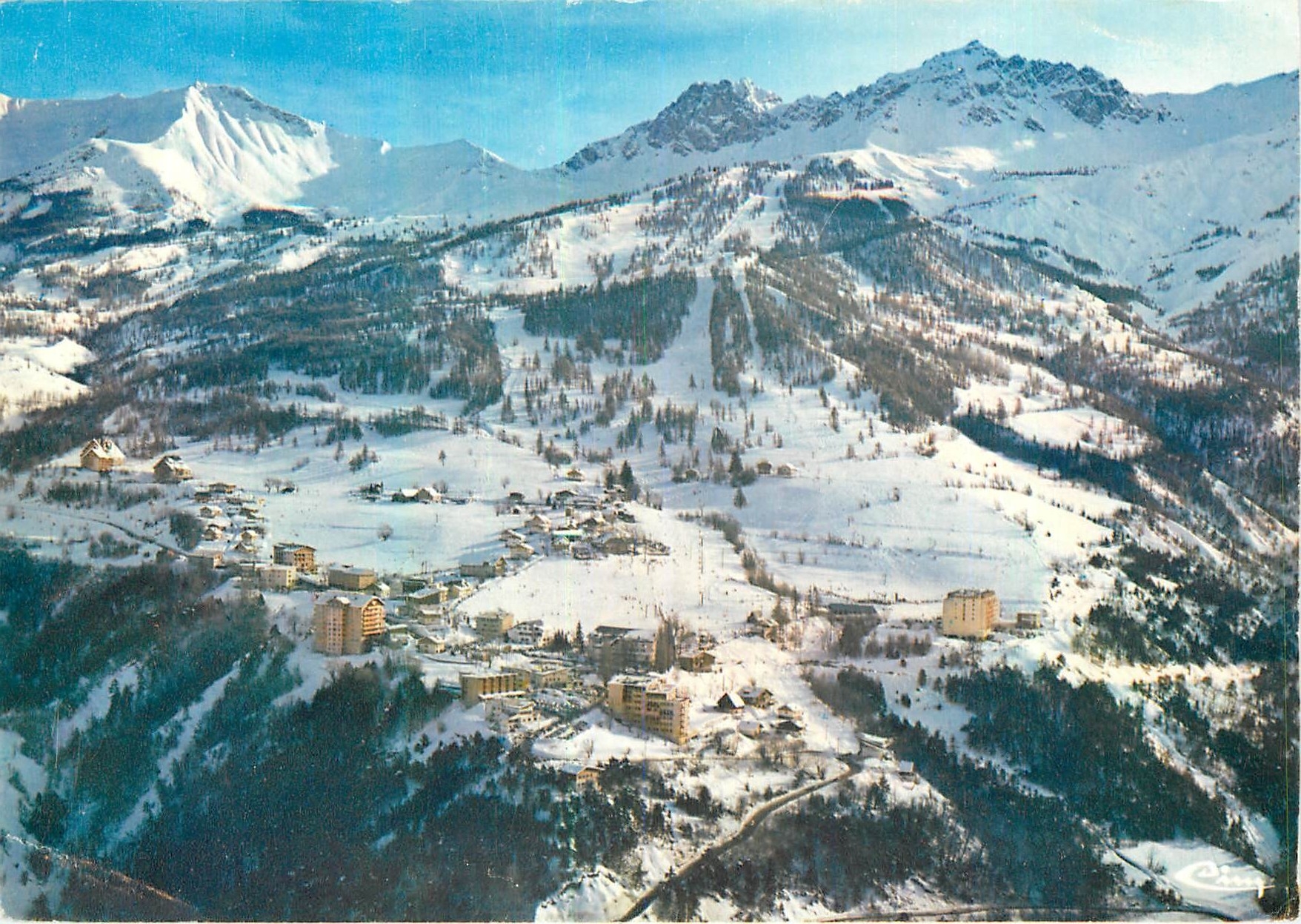 CPM Le Sauze Alpes de Hte Prov Vue aerienne de la station 