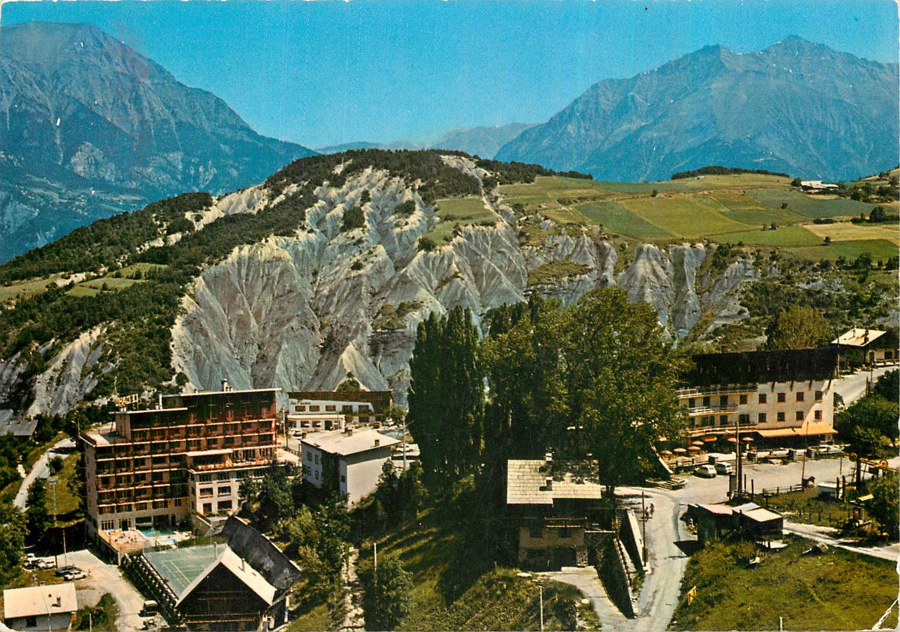 CPM Paysages de France Le Sauze sur Bacelonnette Alpes de Haute Provence Station d'ete et de Sports 