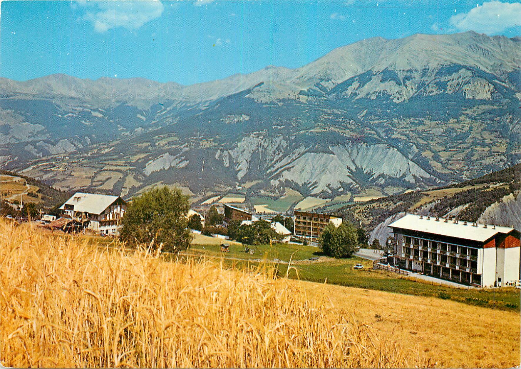 CPM Le Sauze Alpes de Hte Prov Un aspect de la station l'ete 