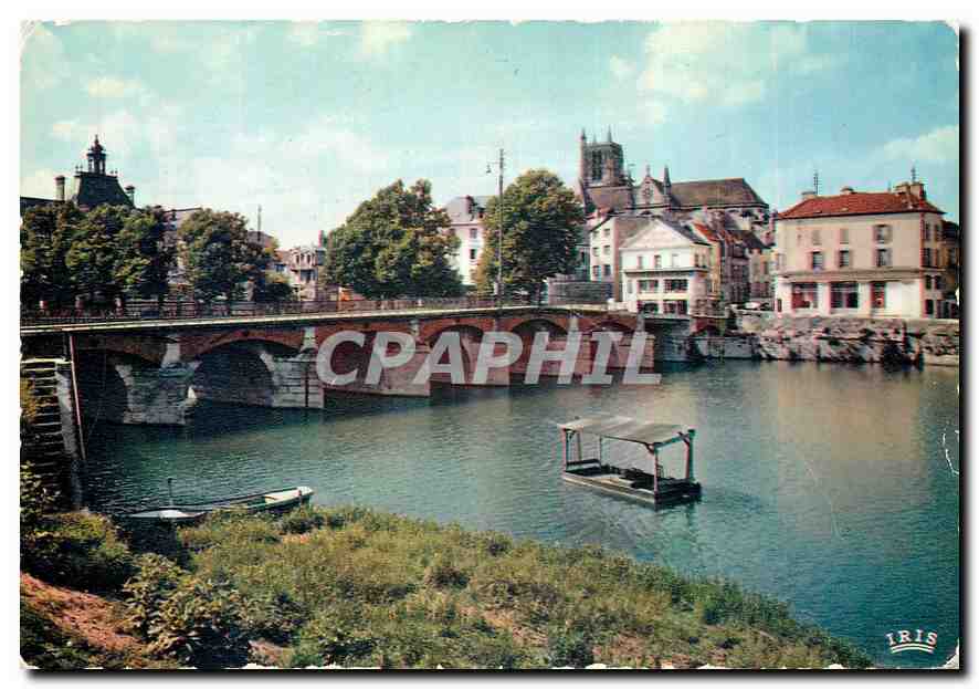 CPM Meaux Seine et Marne Le pont du Marche ou Vieux Pont sur la Marne donnant acces a la rue du Gran