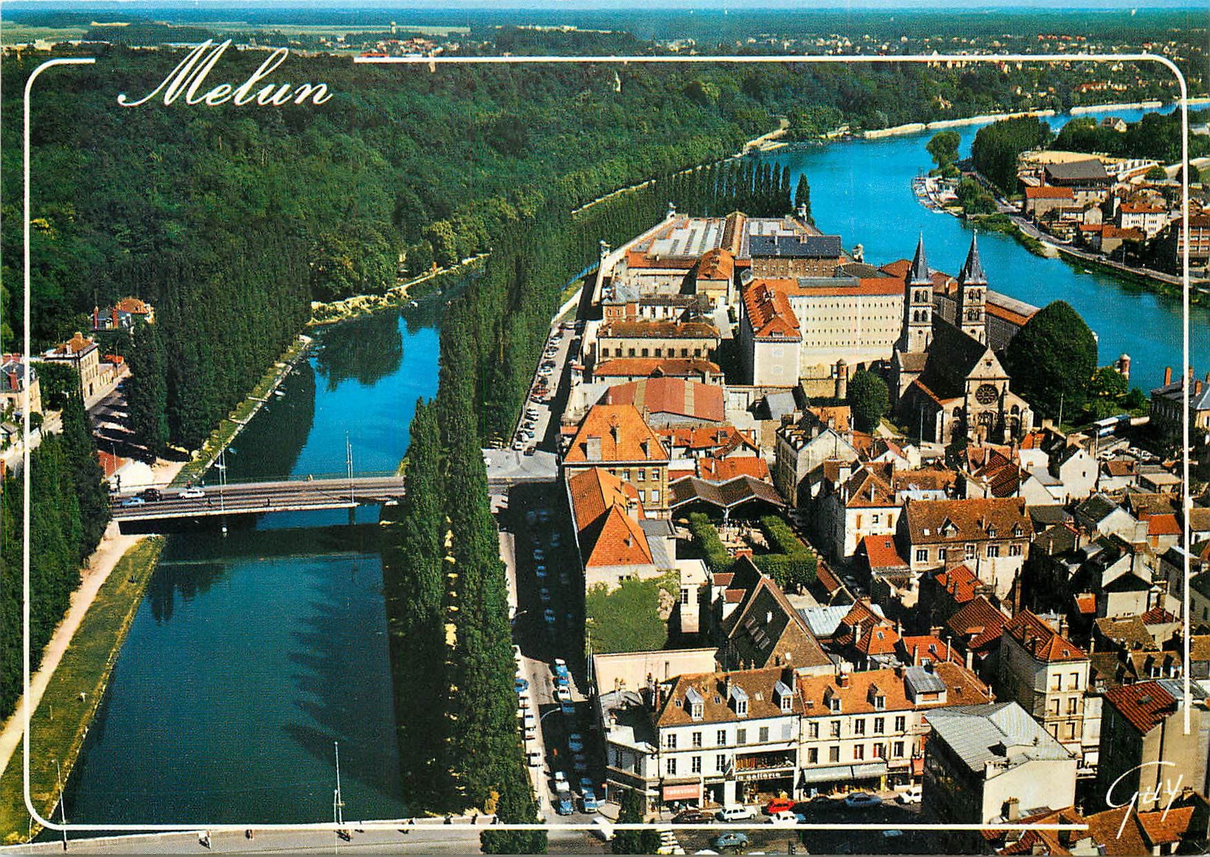 CPM Melun Seine et Marne La partie est de L'Ile le pont Jeanne D'Arc et la rue Saint Etienne 