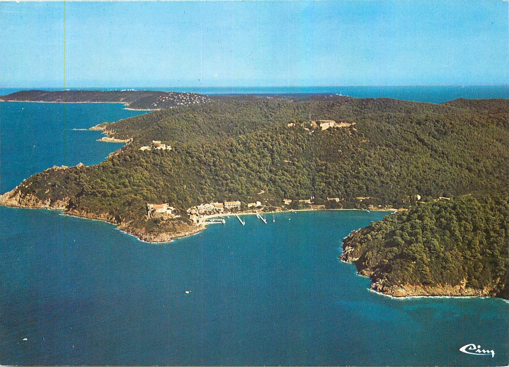 CPM Port Cros Var Vue generale aerienne Au lion l'Ile du Levant 