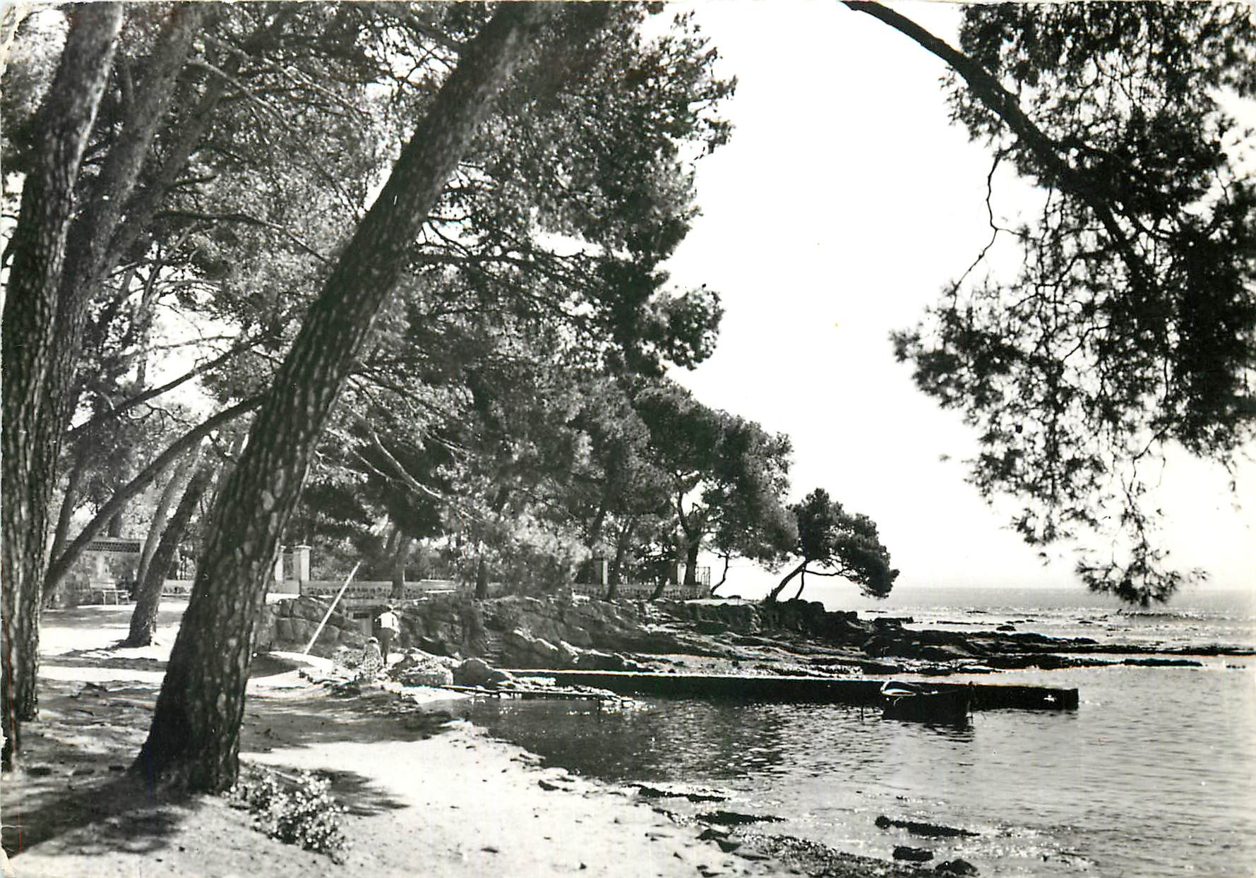 CPM La Cote d'Azur Bouleuris Var Bord de mer 