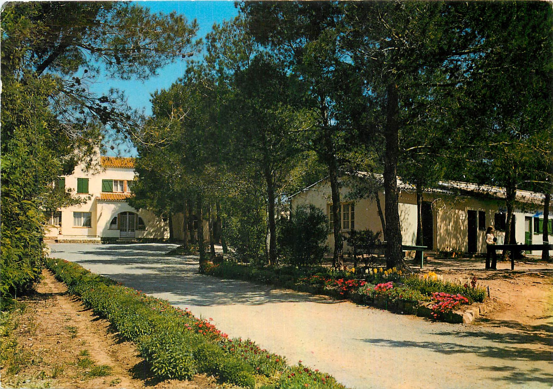 CPM La Cote d'Azur Prexotel Les Auberges au soleil Boulouris Saint Raphael l'allee centrale 
