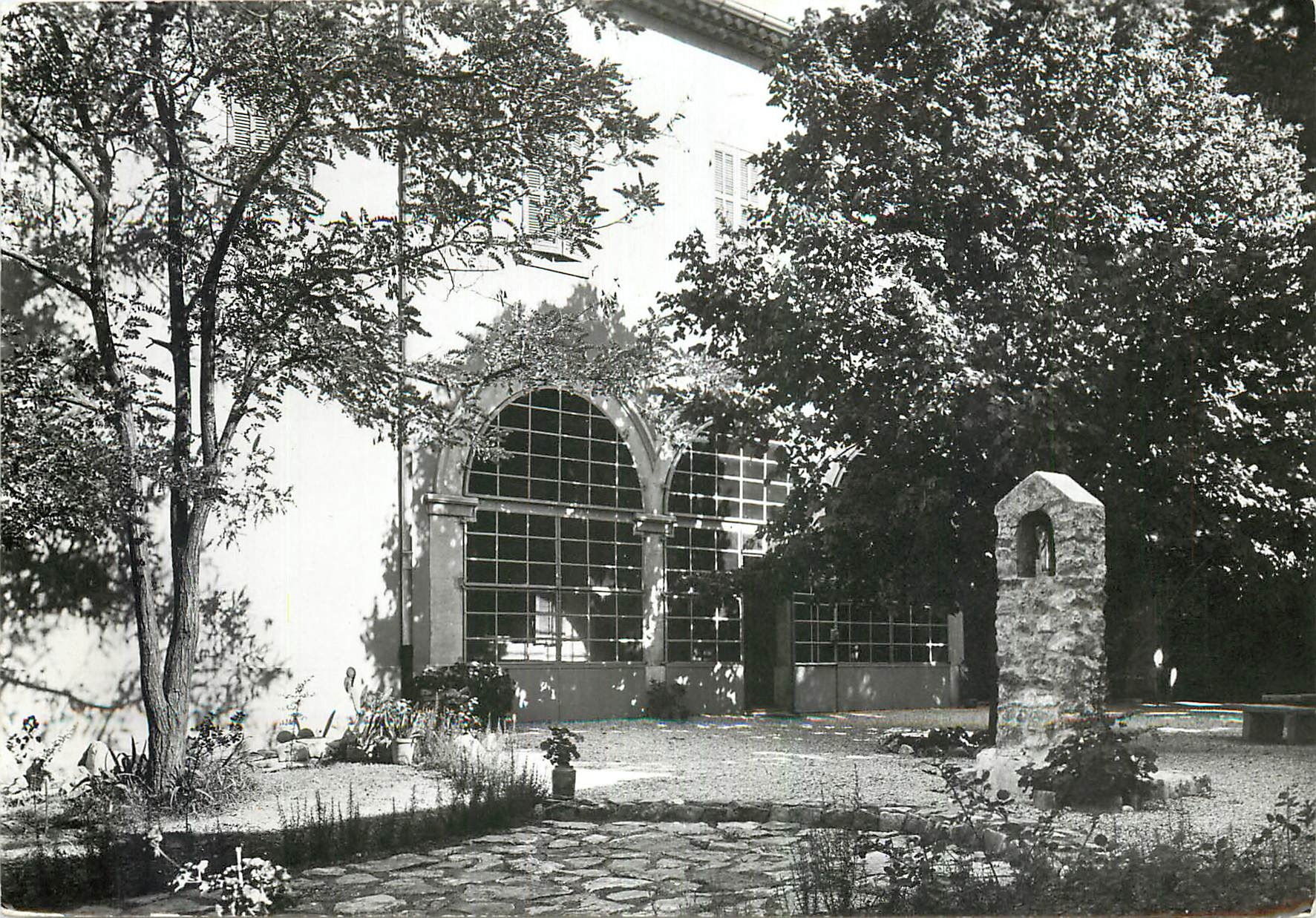 CPM Monastere Ste Marie Magdeleine Monailes Dominicaines St Maximin de Provence Le Jardin du Cloitre