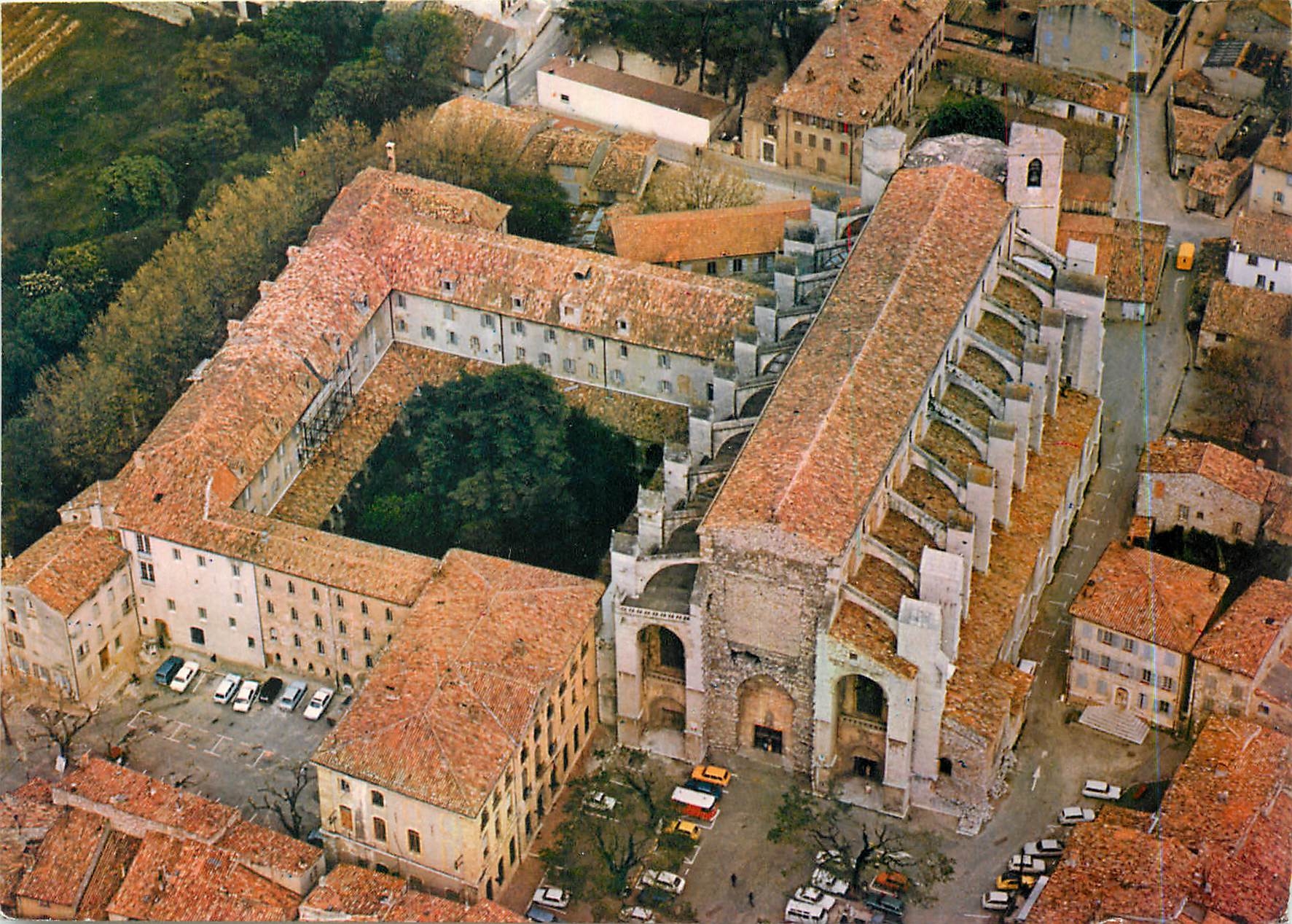 Saint-Maximin-la-Sta-Baume — Basilique Royale Dominicaine, vue aérienne — Éditeur : Imprimeur Combier, n° 34-000
