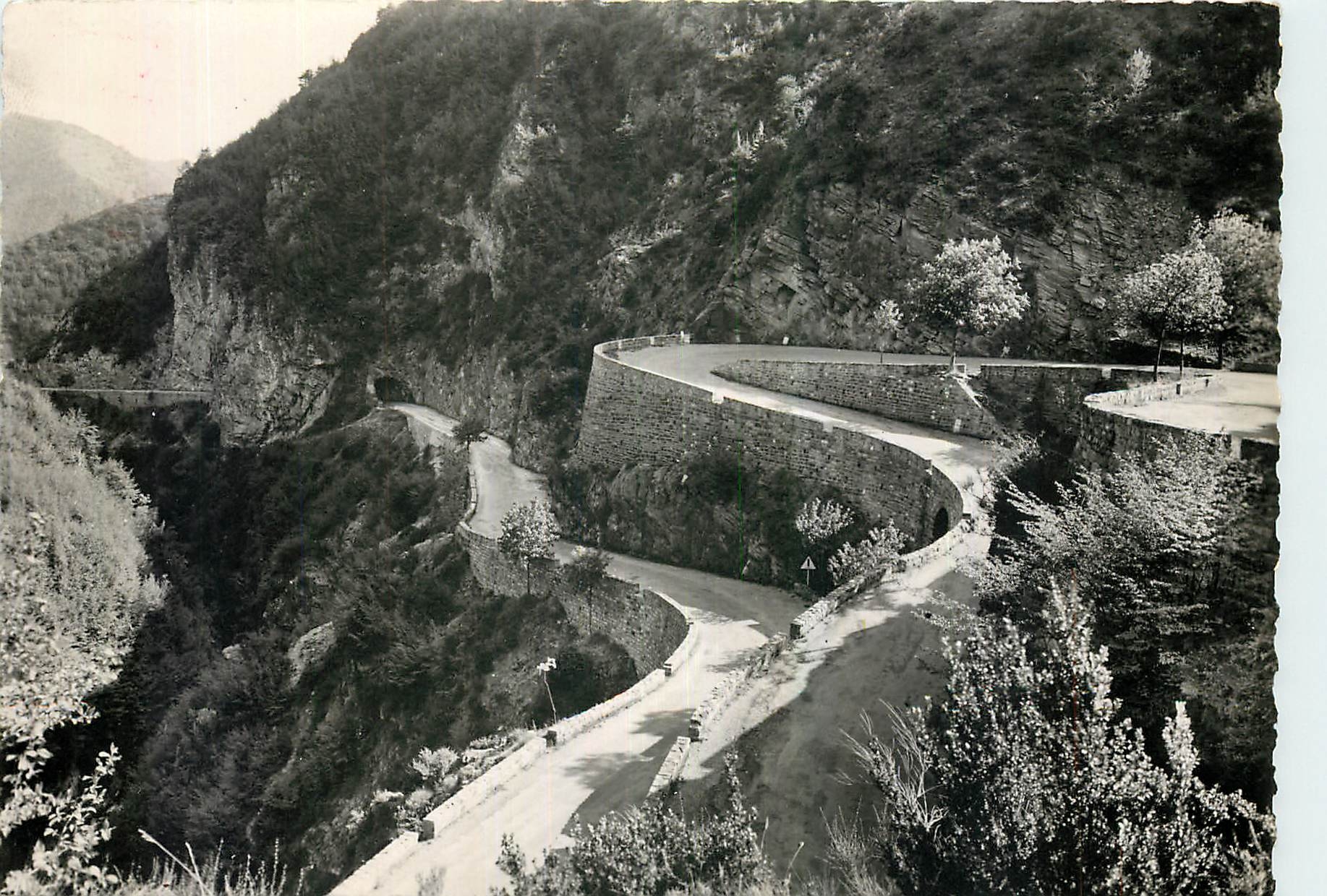 CPM Sospel A M les lacets de la route vers Moulinet 