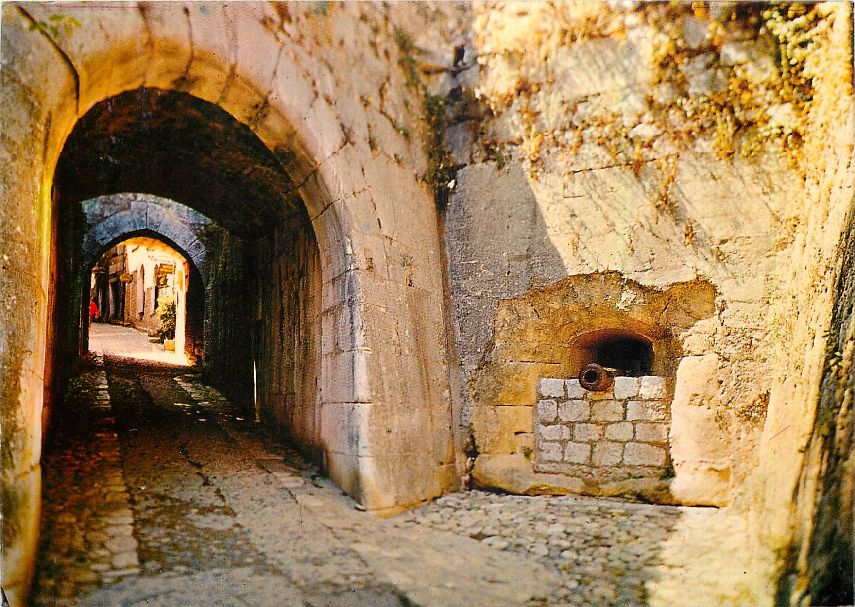 CPM La Cote d'Azur St Paul de Vence Entree du village Porte du Canon 