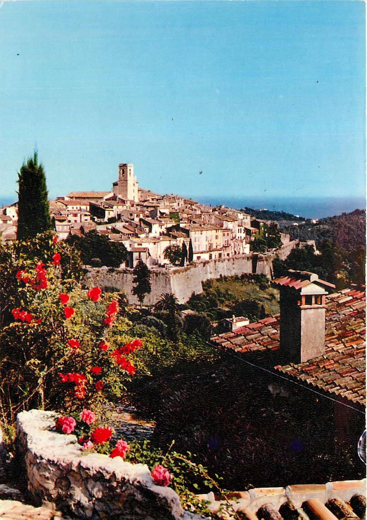 CPM Cote d'Azur Carrefour mondial du Tourisme Saint Paul Vue generale sur la Ville et les Remparts a
