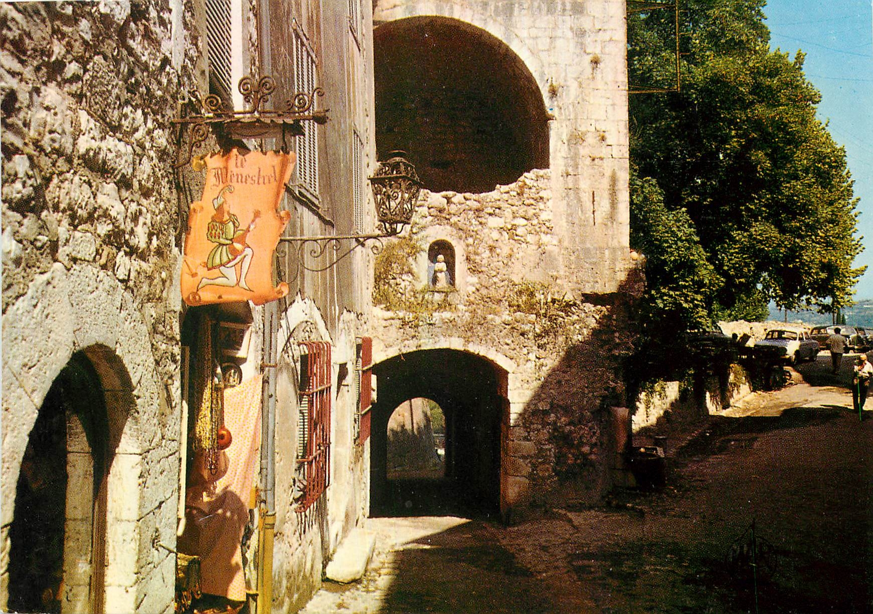 CPM La Cote d'Azur St Paul de Vence Le Portail Le Menestrel