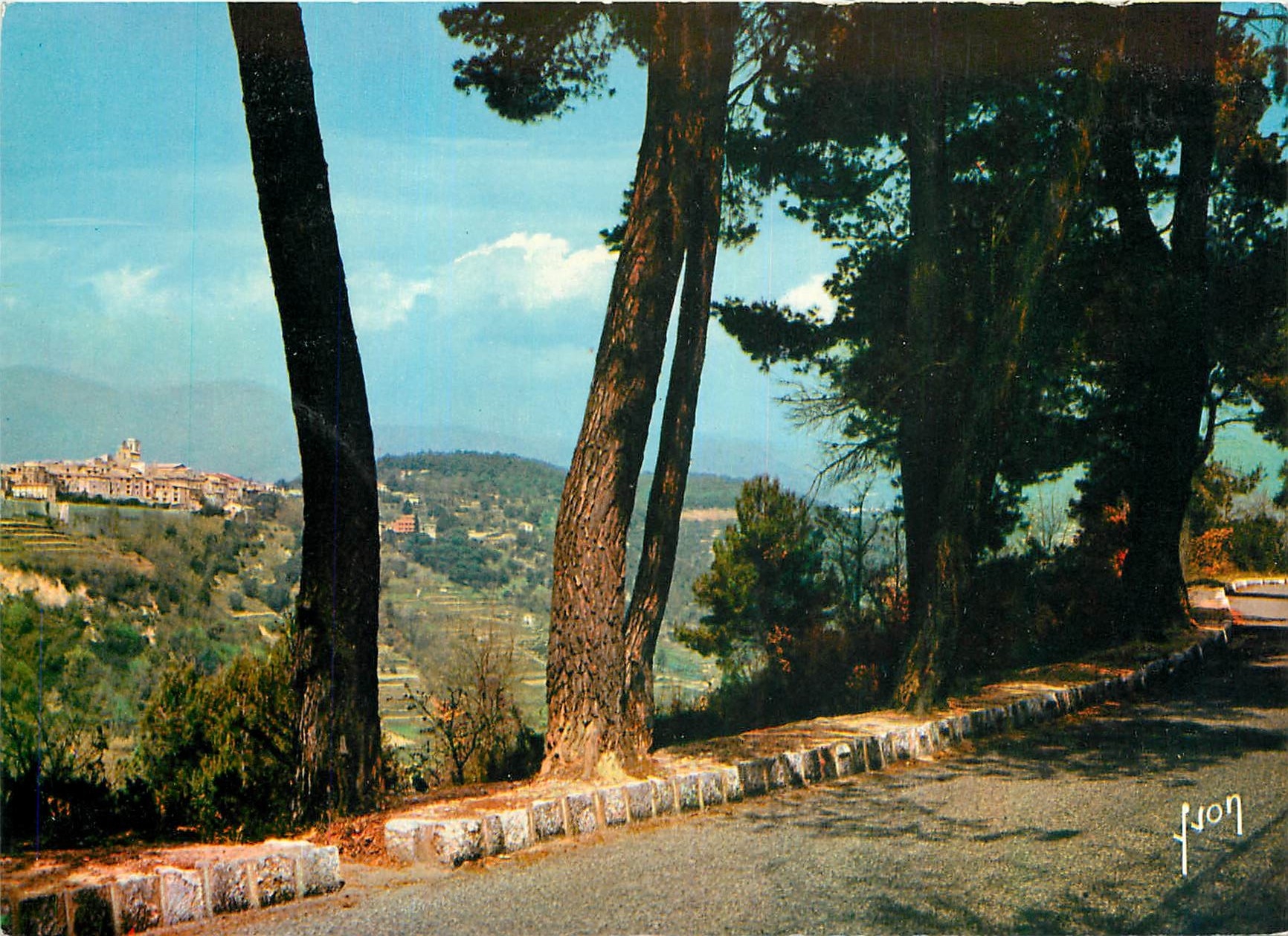 CPA Couleurs et Lumiere de France La Cote d'Azur miracle de la nature Le vieux village de Saint Paul