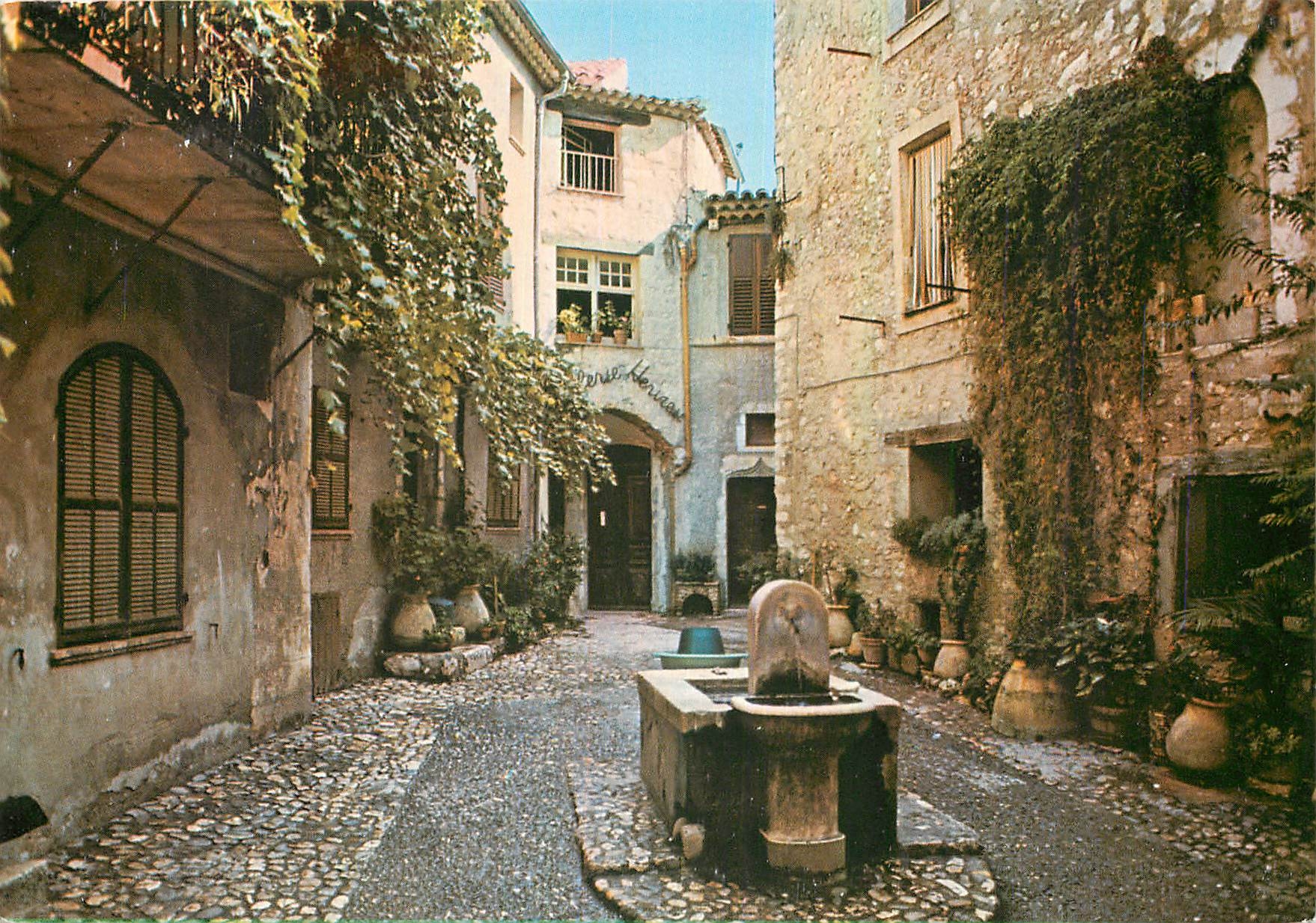 CPA Cote d'Azur Saint Paul Une vieille place pittoresque 