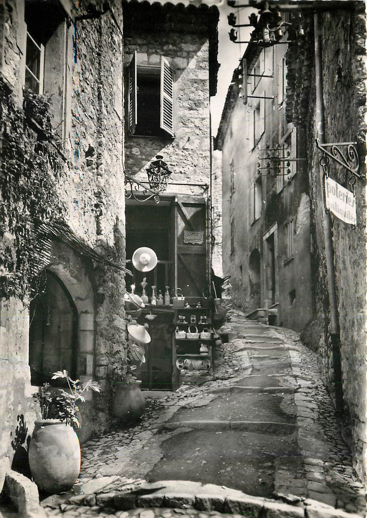 CPA La Cote d'Azur St Paul A M Montee de l'Eglise 