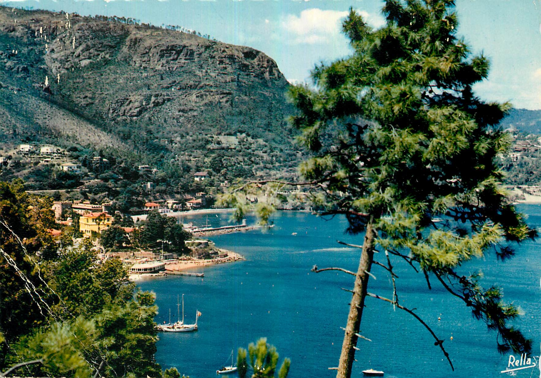 CPA La Route de la Corniche d'Or Theoule sur Mer A M Vue panoramique sur la Baie et le Port 