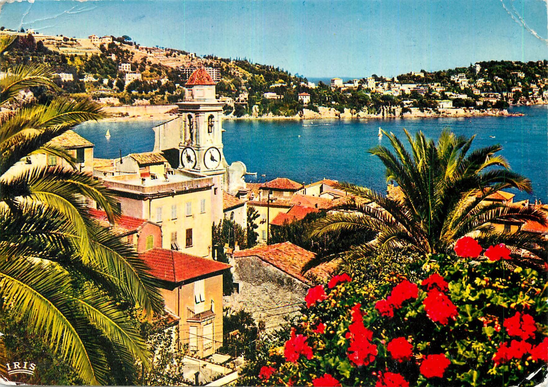 Villefranche-sur-Mer — vue panoramique avec église et palmiers — éditeur IRIS