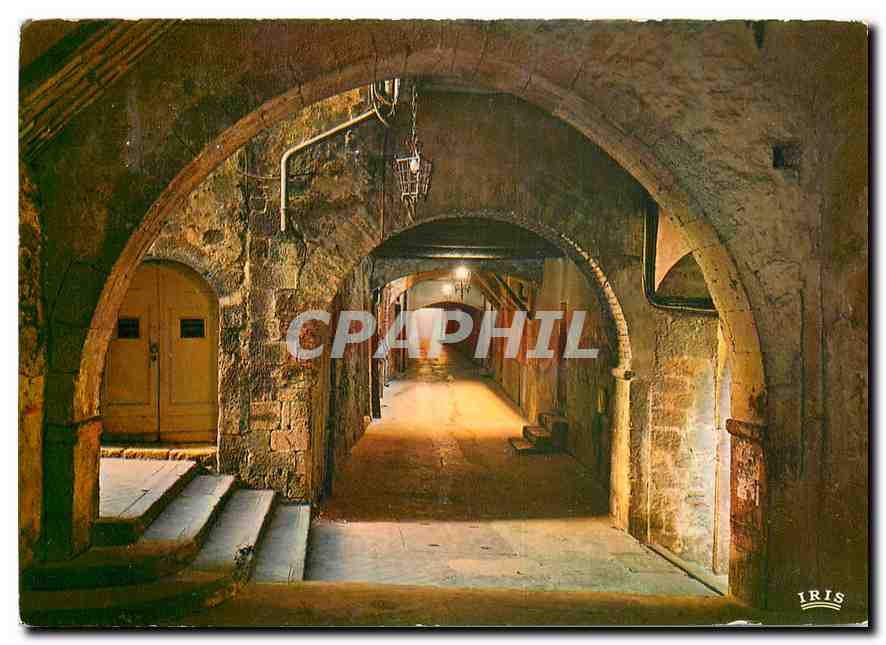 Die Bögen der Rue Obscure — Villefranche-sur-Mer — IRIS