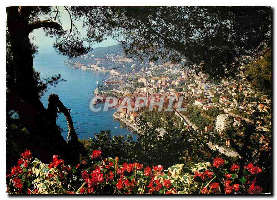 CPM La Cote d'Azur Villefranche sur Mer Vue generale au fond la Darse 