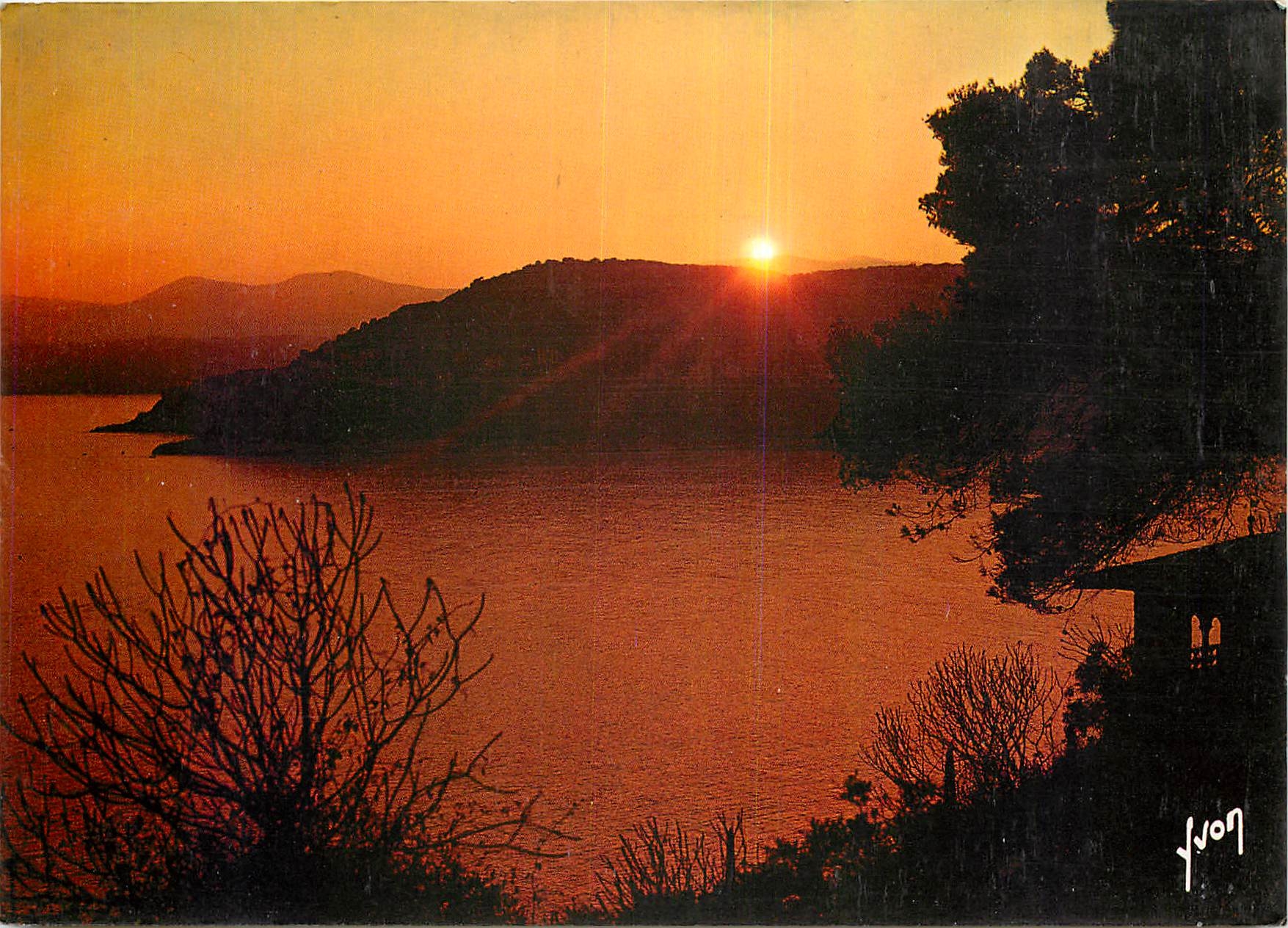 CPM Couleurs et Lumiere de France La Cote d'Azur miracle de la nature Coucher de soleil sur le Cap d
