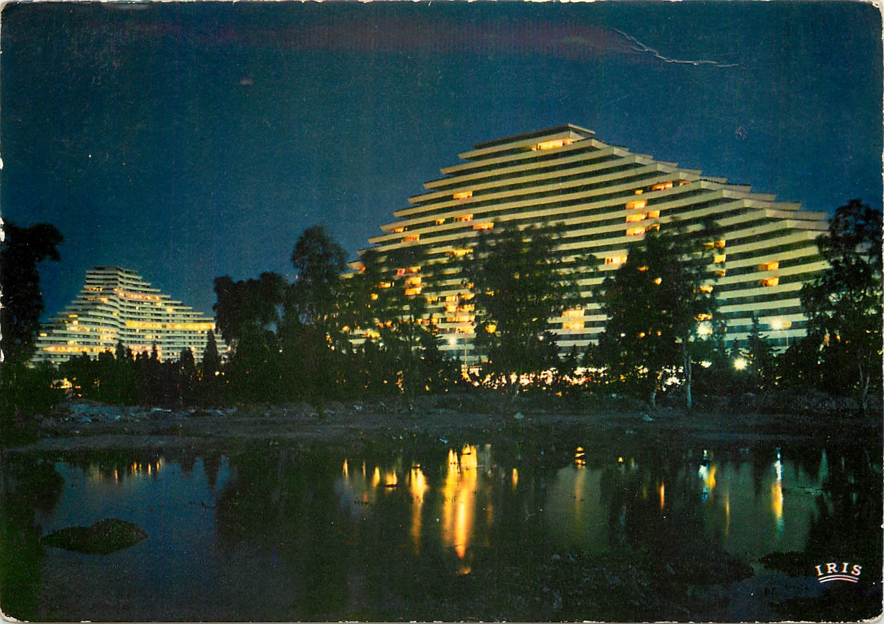 CPM Reflets de la Cote d'Azur Villeneuve Loubet A M Marina Baie des Anges Vue de nuit 