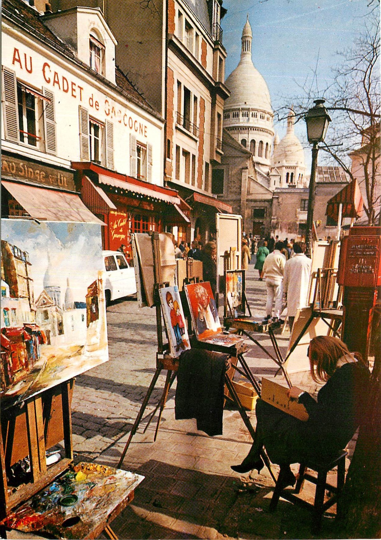 CPM Paris Aspect du Vieux Montmartre Au fond le Sacre Coeur 