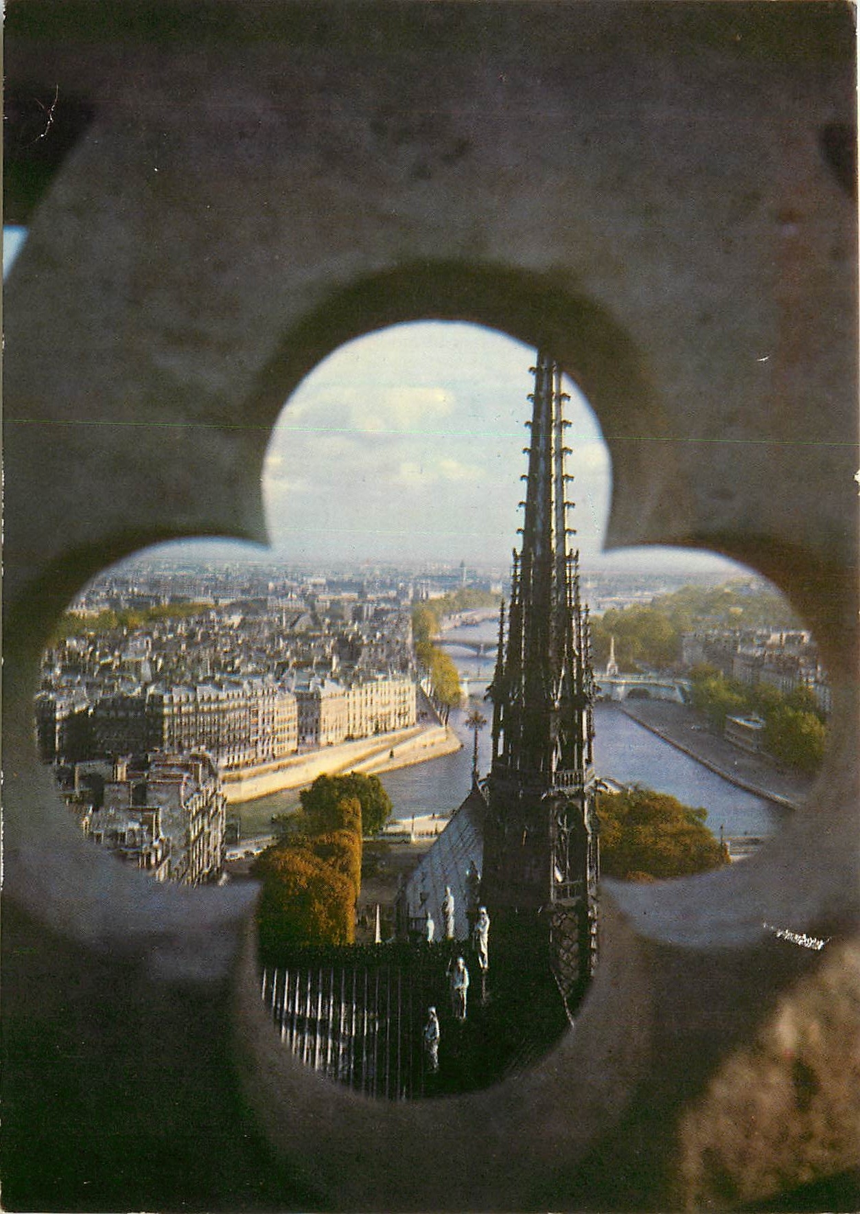 CPM Paris vu des Tours de Notre Dame 