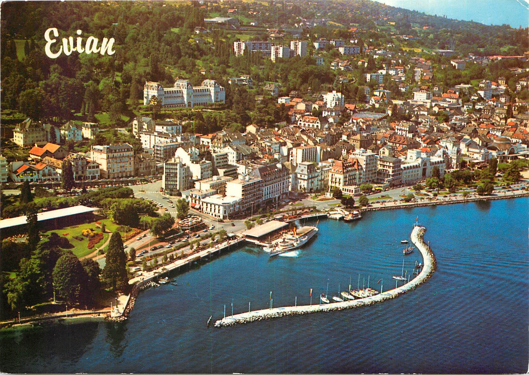 CPM Evian les Bains Haute Savoie Le Port et la Ville 