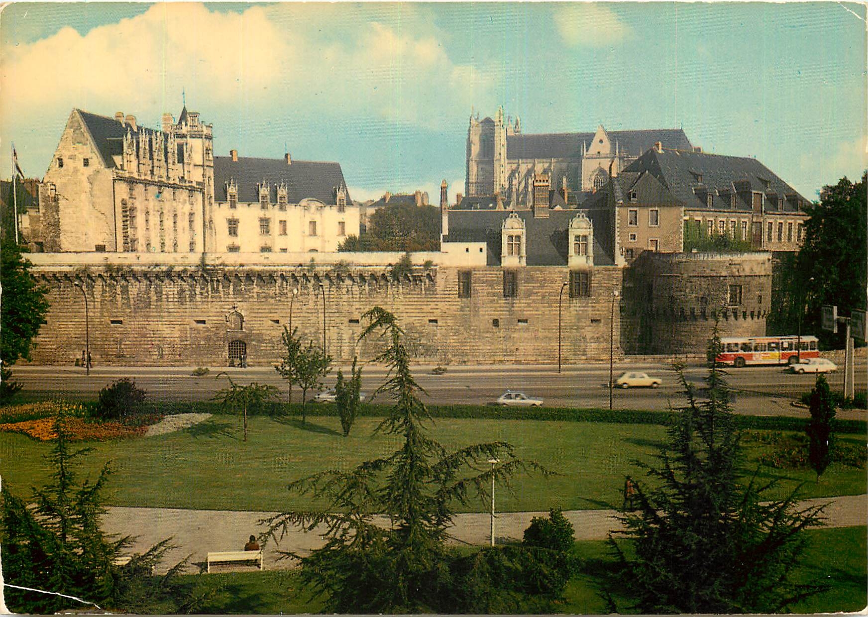 CPM Nantes Loire Atlantique Le Chateau des Ducs de Bretagne Commence par Francois II 