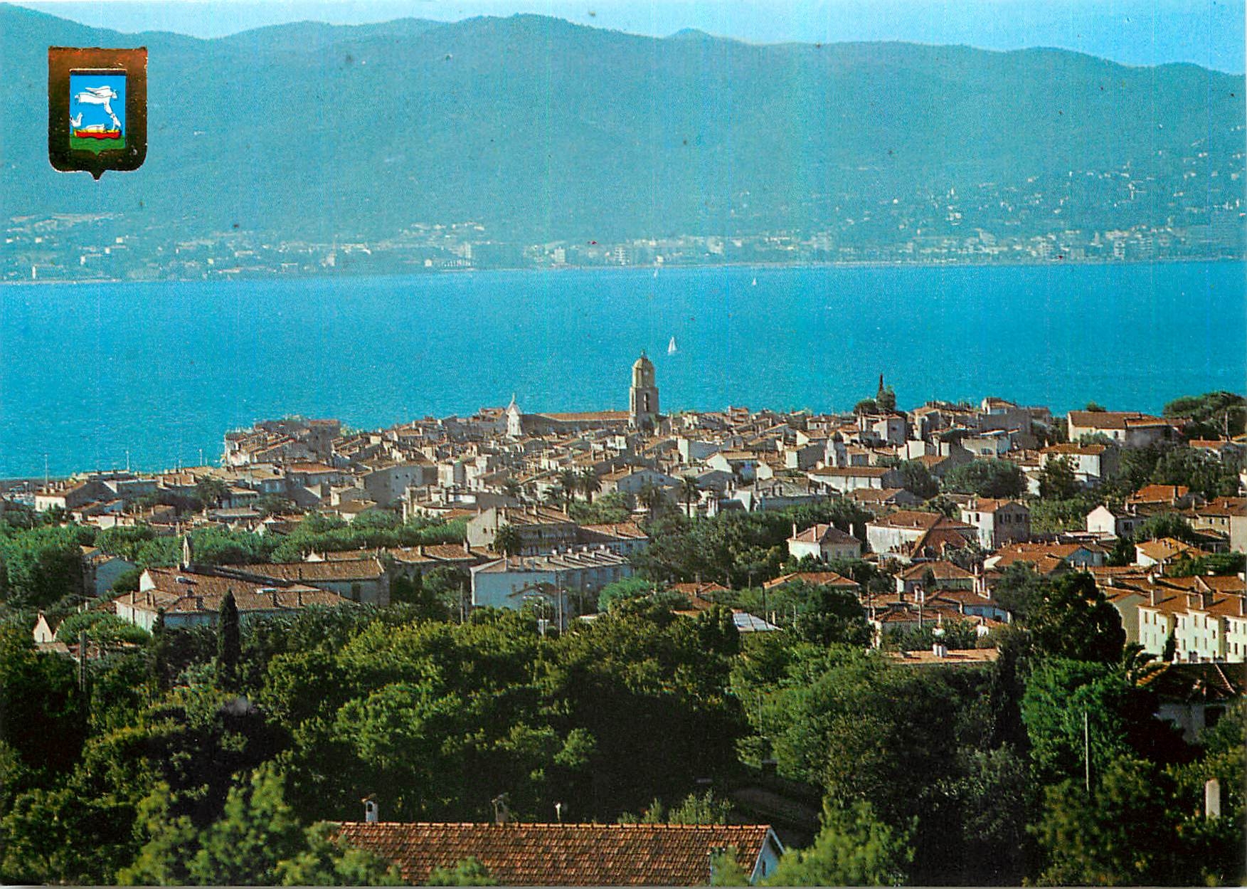 CPM Saint Tropez Vue generale dans le fond Ste Maxime et les Maures 