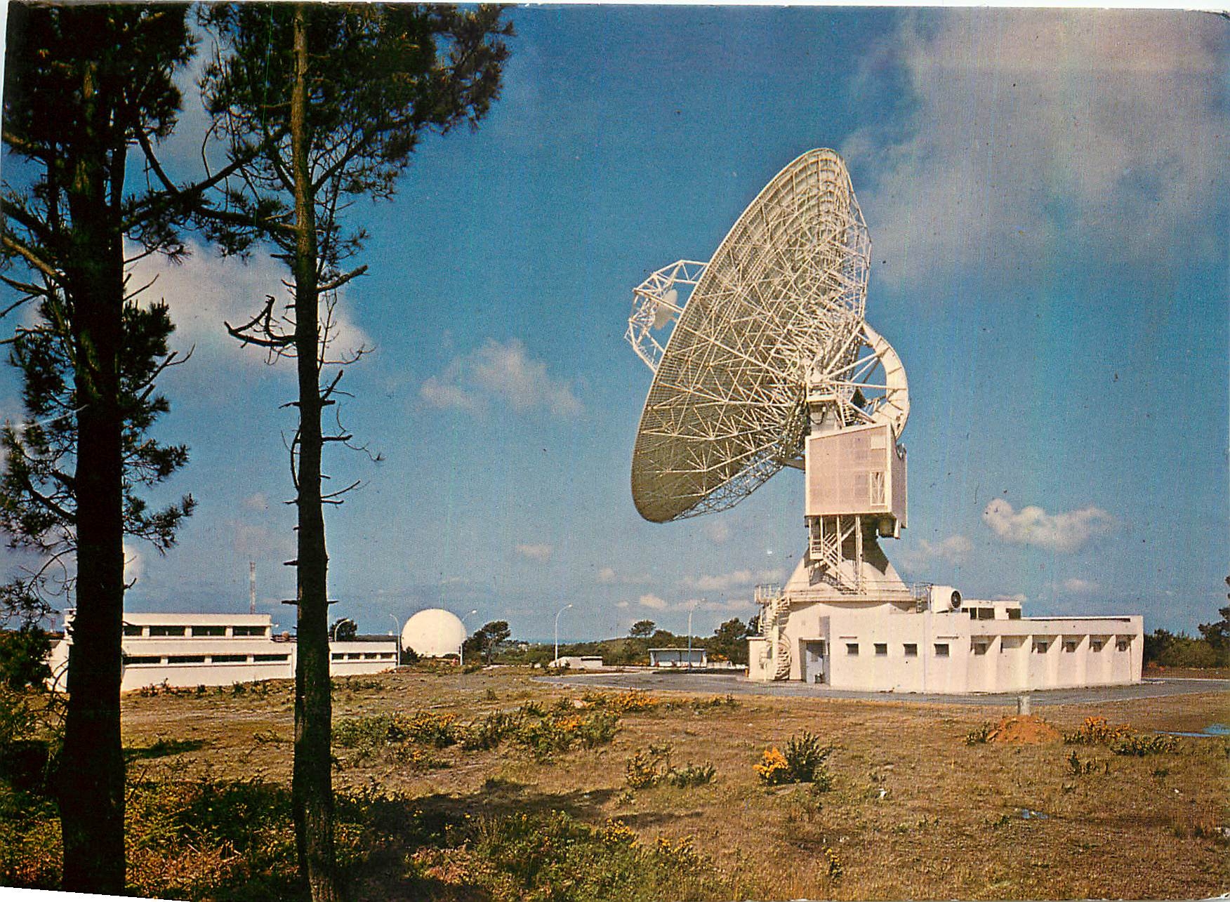 CPM Pleumeur Bodou Le Centre de Telecommunications par satellites L'antenne P B 2 