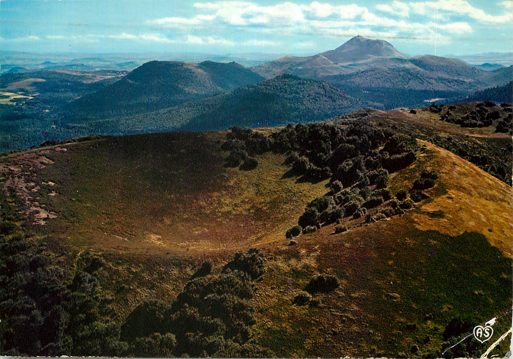 CPM L'Auvergne Pittoresque La chaine des volcans eteints des Domes vue d'avion 