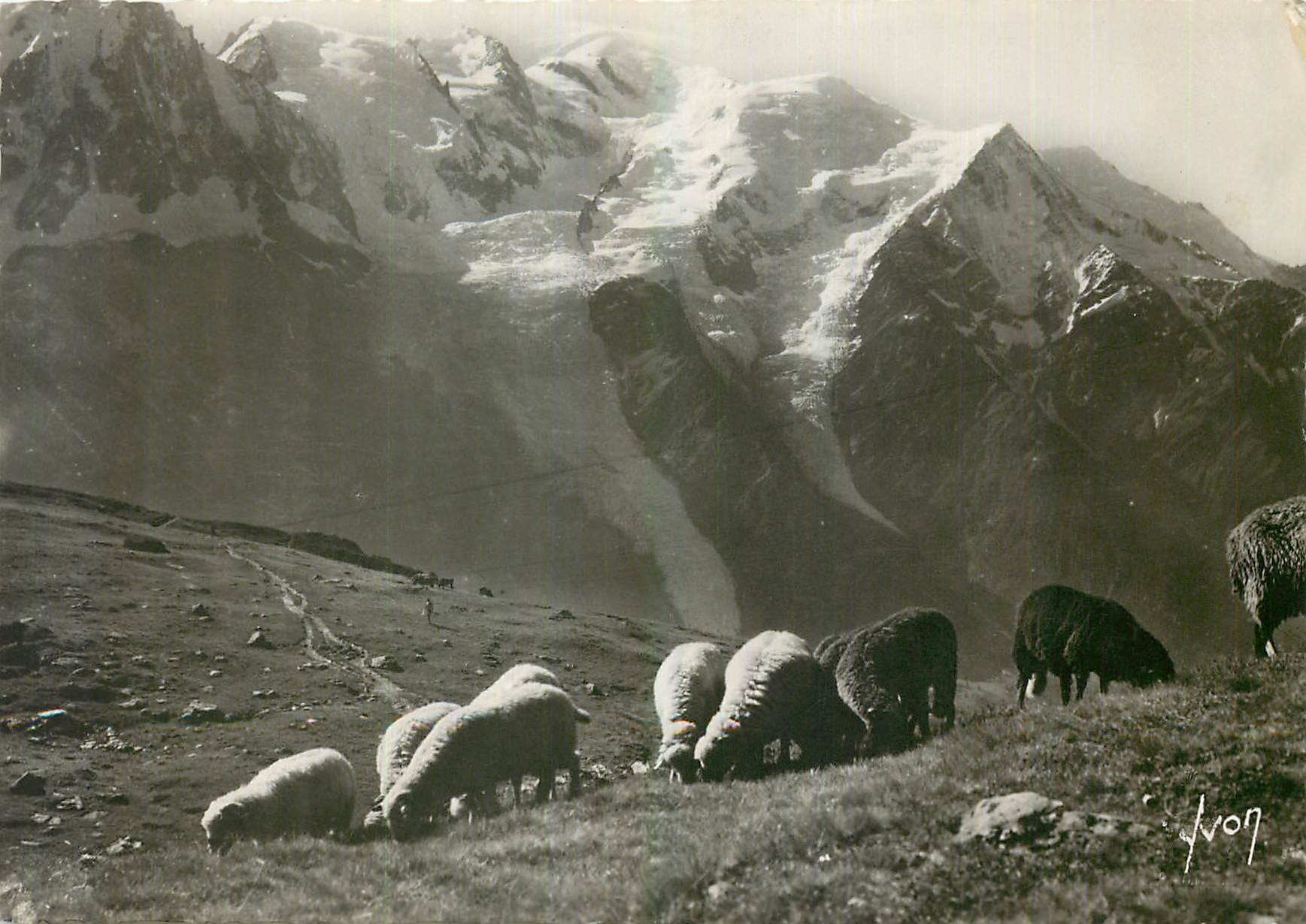 La Chaîne du Mont Blanc vue du Plan Praz — Éd. J. Art Yvon, Paris