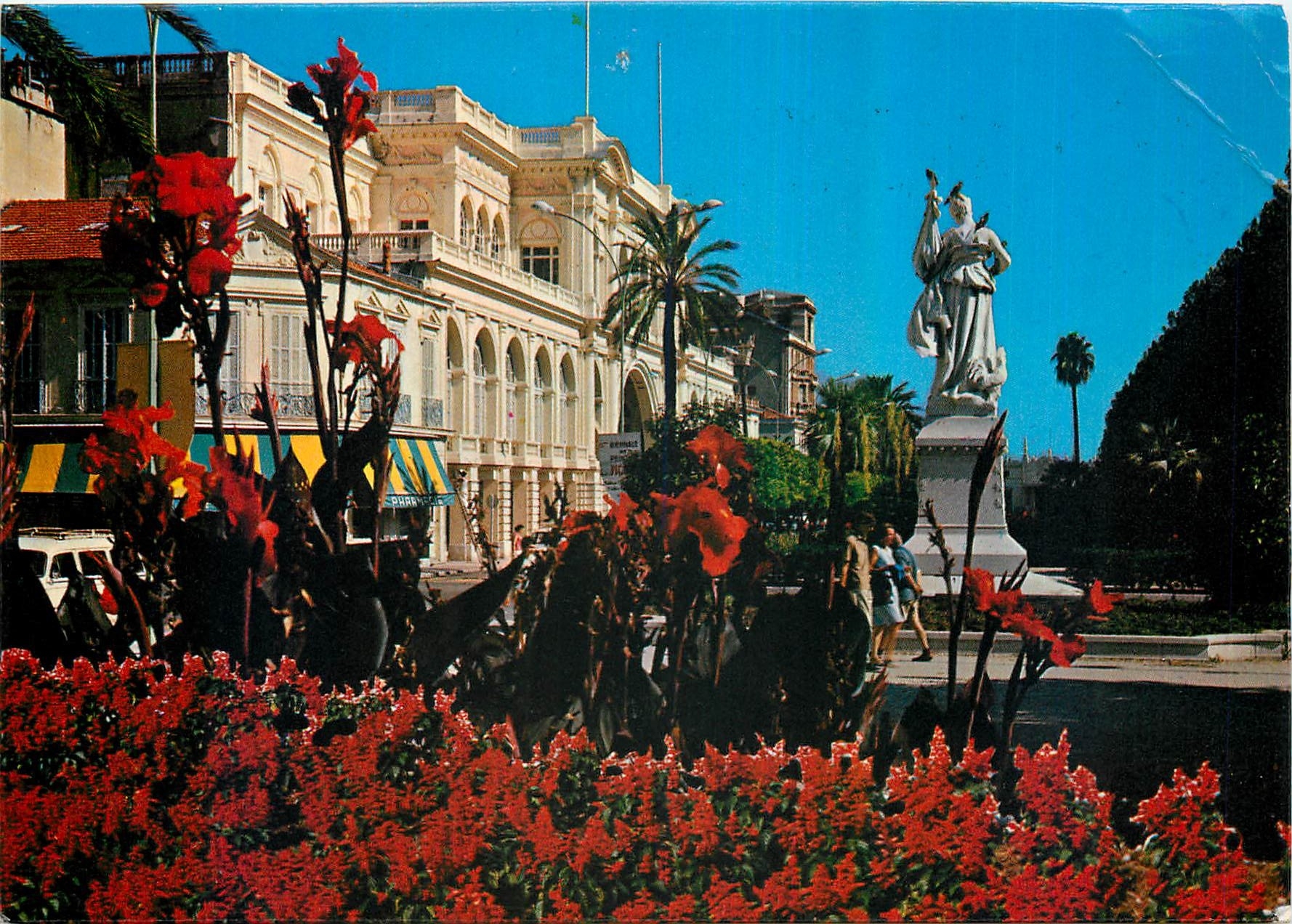 CPM Au Soleil de la Cote d'Azur Menton A M Le Palais de l'Europe et ses Jardins 