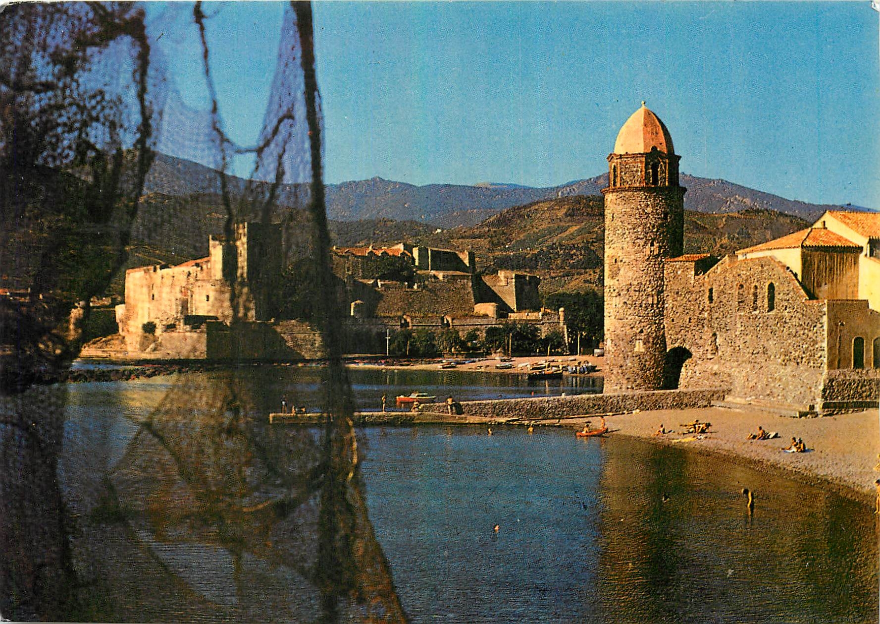 CPM La Cote Vermeille Collioure P O L'eglise St Vincent le chateau des Templiers au loin les Alberes