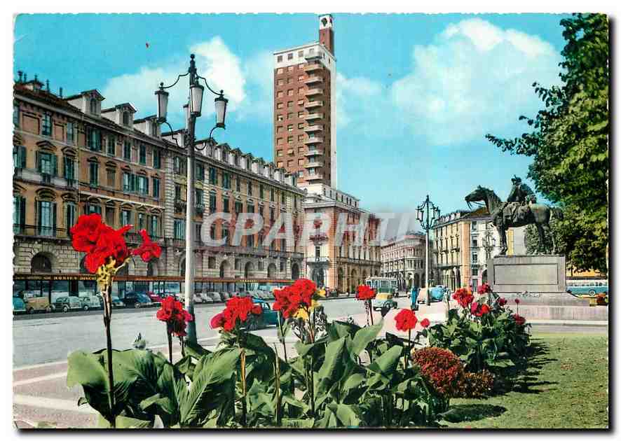 CPM Torino Un coin pictoresque de la Place du Chateau 