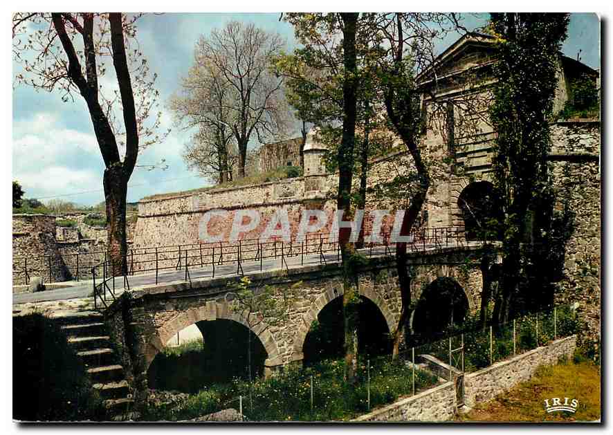 CPM La Cerdagne Francaise Mont Louis Citadelle de Vauban Porte de France 