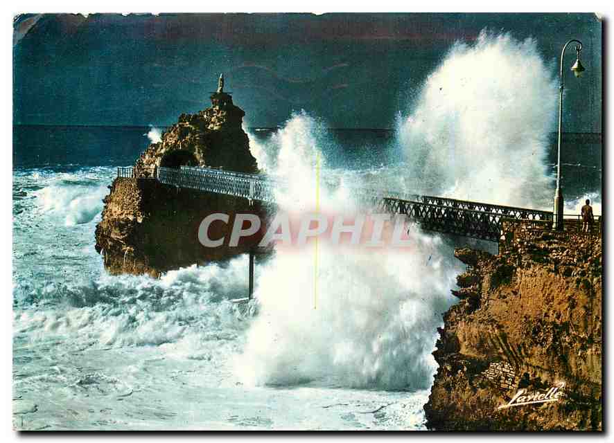 CPM Biarritz B P Tempete au Rocher de la Vierge 
