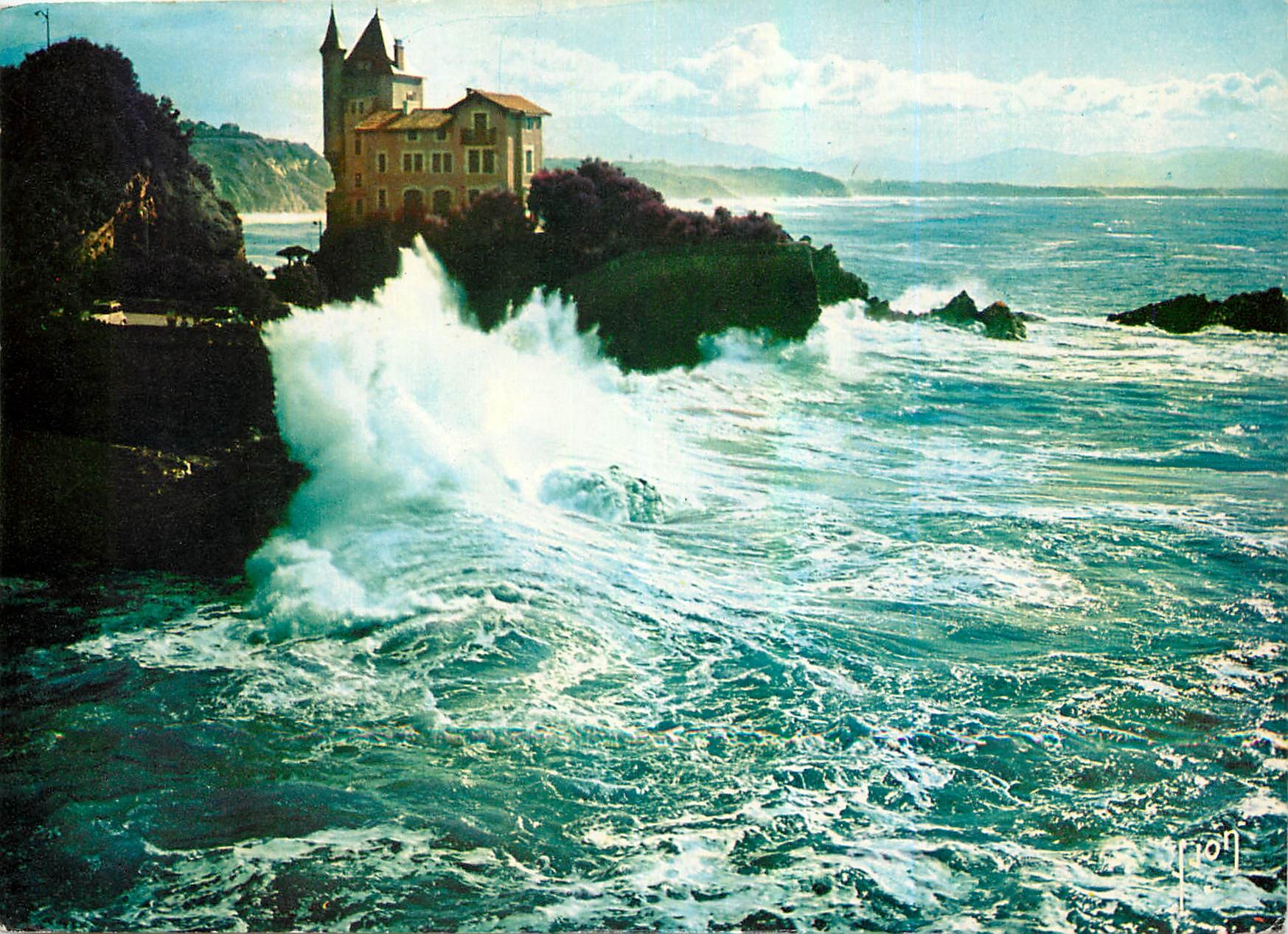 CPM Biarritz Cote d'Argent B P Gros temps sur les Rochers du Halde 